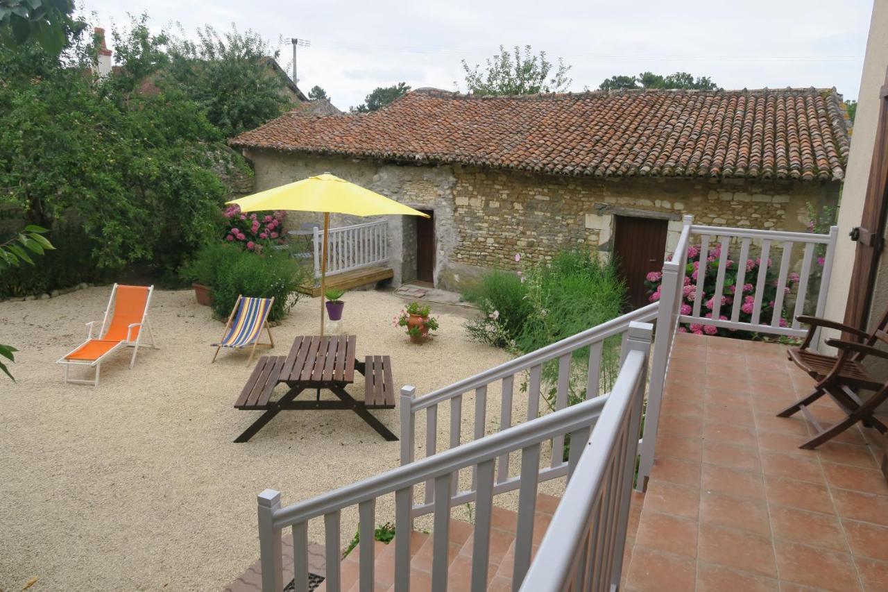 Villa Aux Acacias Braye-sous-Faye Exterior foto